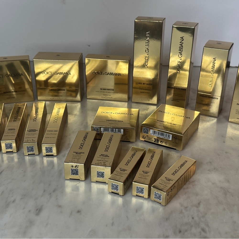 18 piece Dolce & Gabbana Gold Cosmetic Set